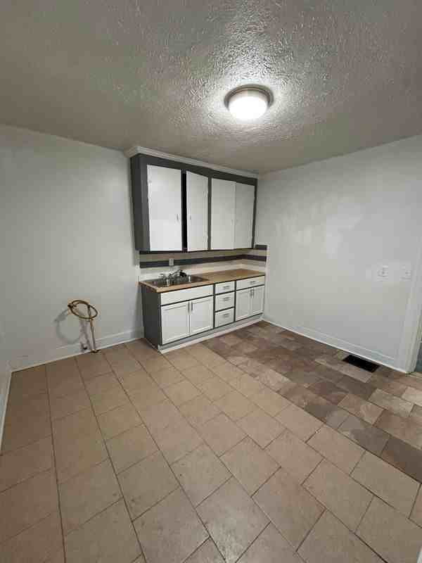 301 Weaver Street - Photo 2 of 10