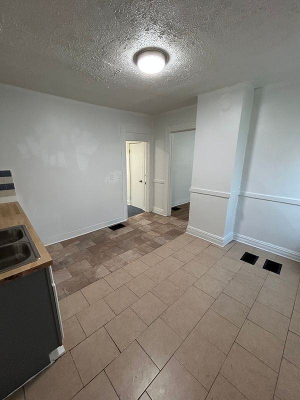 301 Weaver Street - Photo 3 of 10