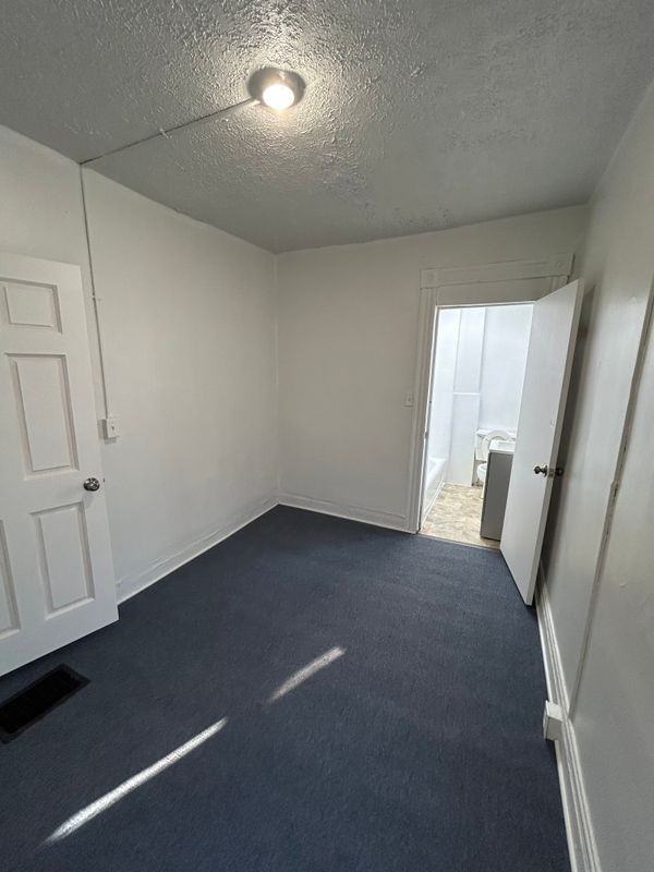 301 Weaver Street - Photo 6 of 10