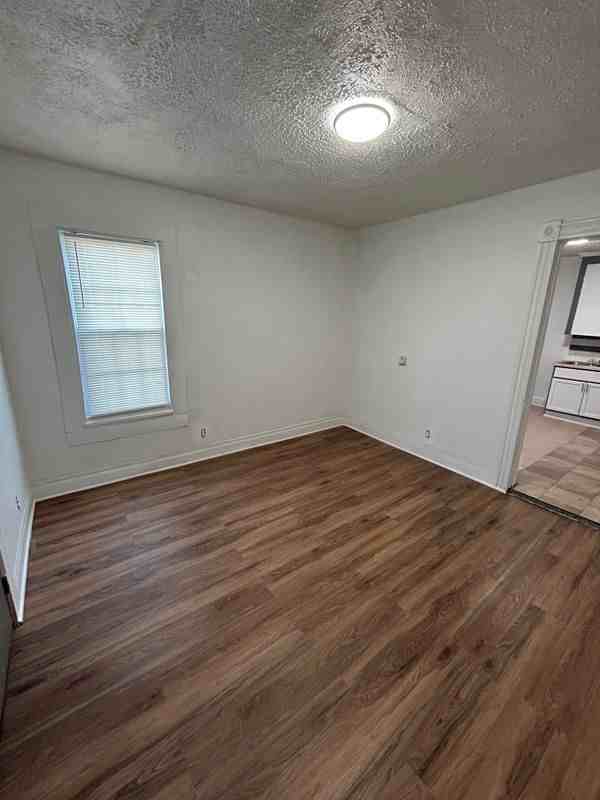 301 Weaver Street - Photo 7 of 10