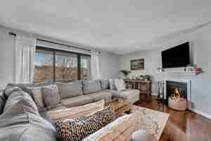 featured image of 157 Beacon Hill Common