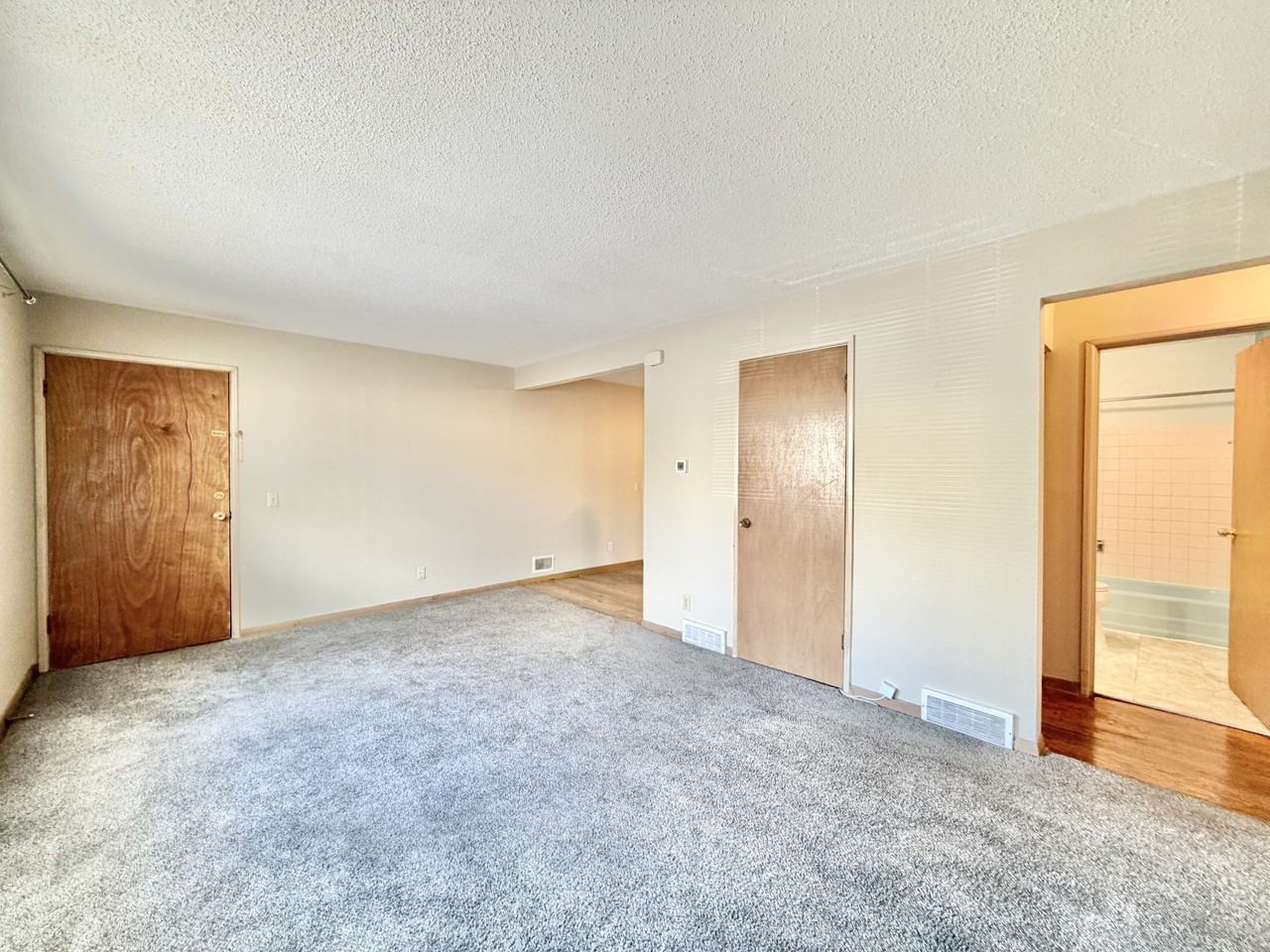 625 Vera Court - Photo 3 of 14