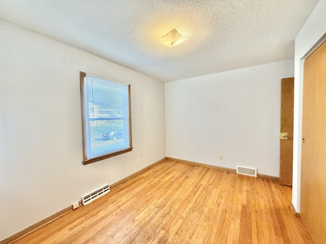 625 Vera Court - Photo 6 of 14