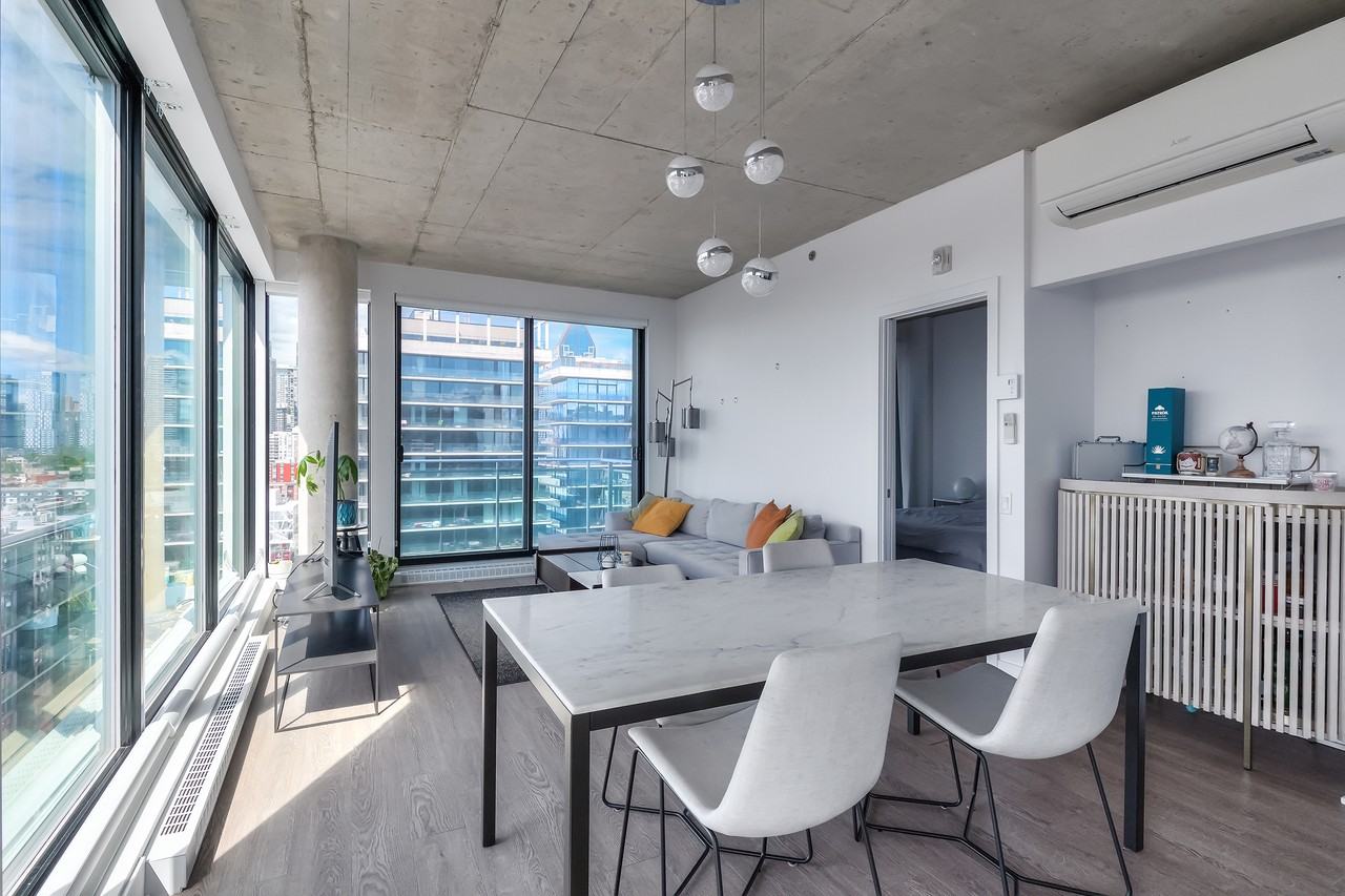 1165 Rue Wellington #1804 - Photo 3 of 36