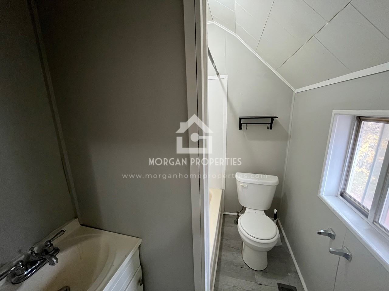 1104 Thornburg Street - Photo 5 of 7