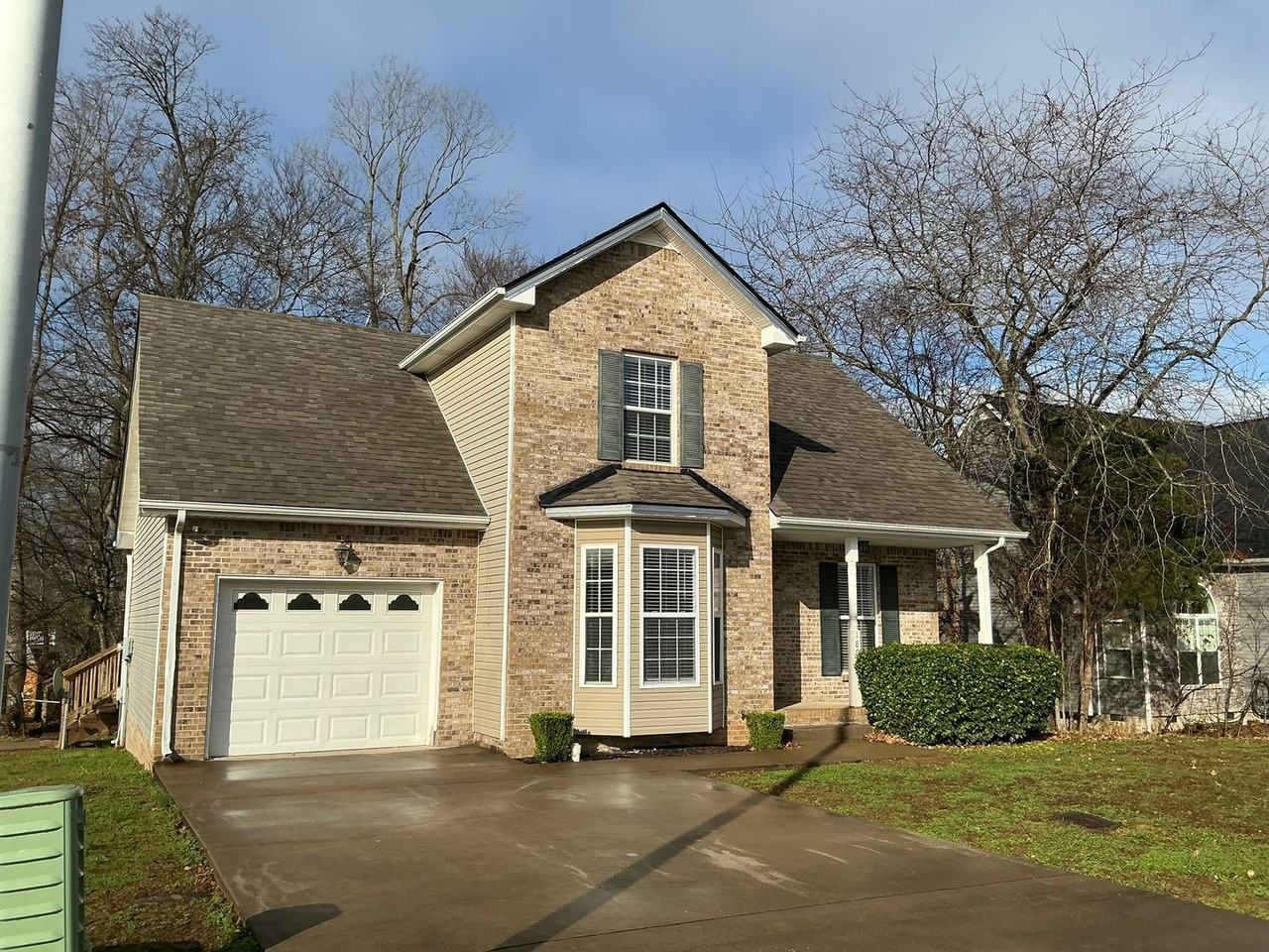 1890 Camelot Dr - Photo 2 of 20