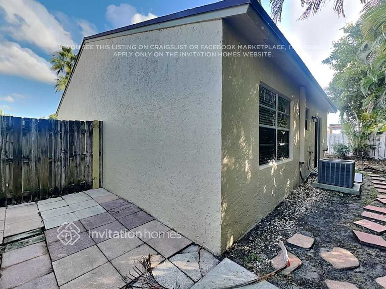 14056 Langley Pl - Photo 3 of 5