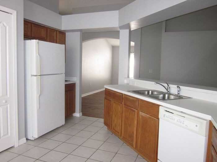 30653 Midtown Ct - Photo 6 of 20