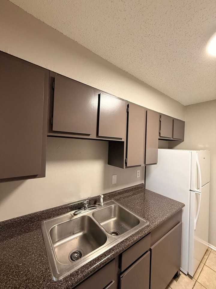 Fern View Apartments - Photo 4 of 7