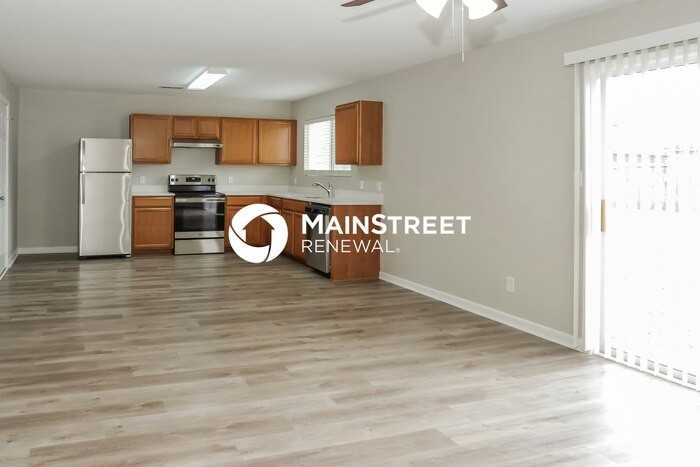 213 Farmington Dr - Photo 4 of 17