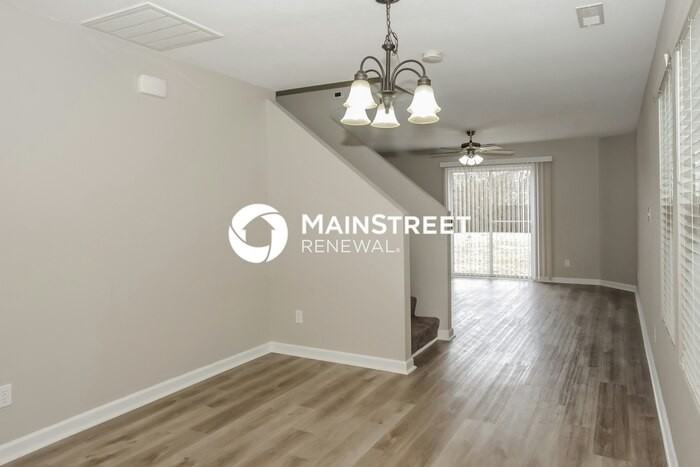 213 Farmington Dr - Photo 5 of 17