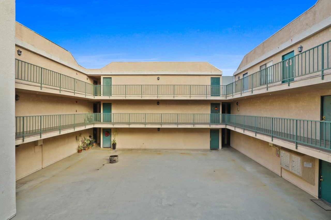 Bush Apartments - Photo 7 of 10