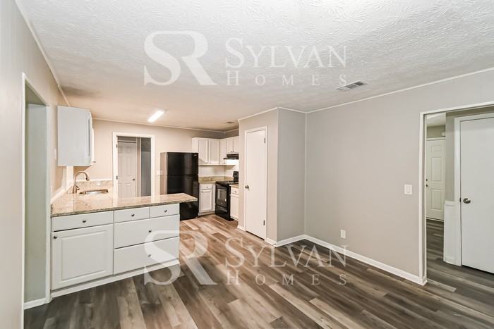 1007 Winstonian Way St - Photo 5 of 16