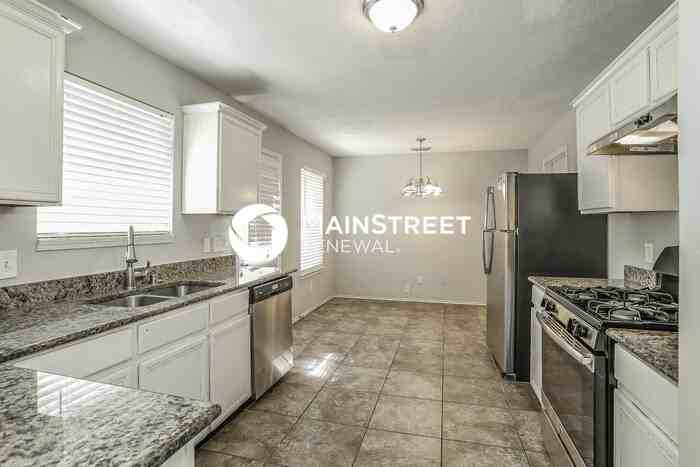 19830 Bettencourt Lane - Photo 4 of 17