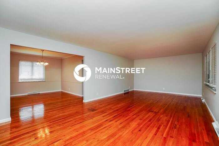 9548 Brookside Dr - Photo 3 of 17