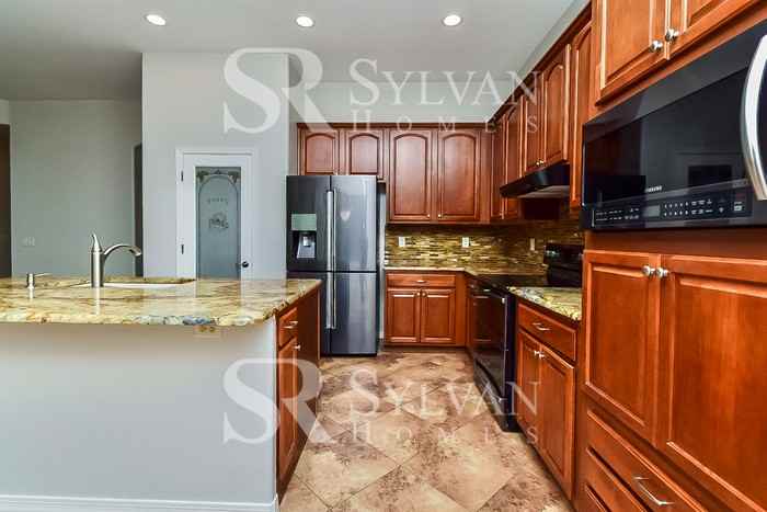 13123 N Kenosha Bluff Dr - Photo 6 of 16