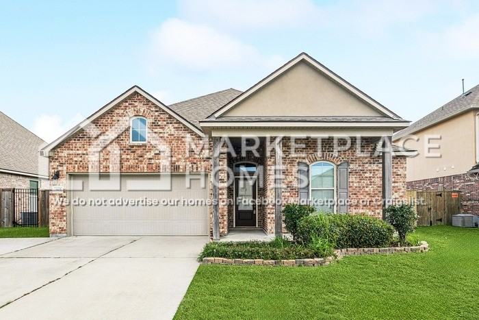 905 Lakeshore Village East