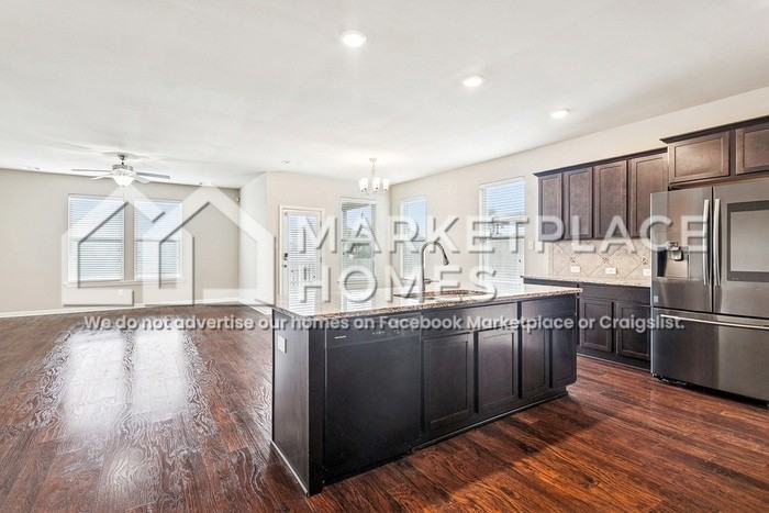 905 Lakeshore Village Pt - Photo 3 of 18