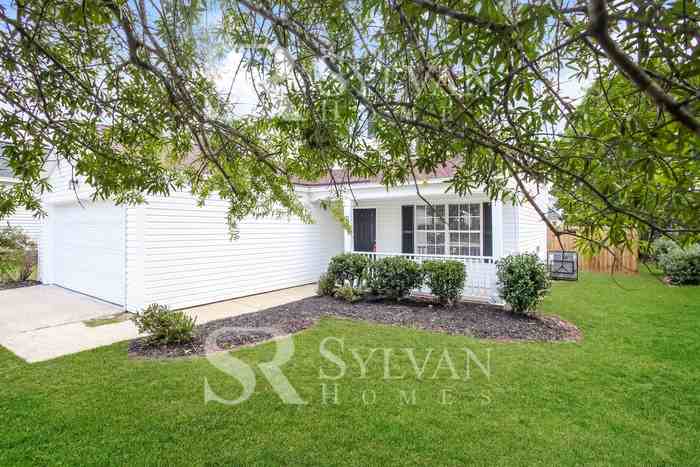 327 Oak Manor Dr - Photo 2 of 15