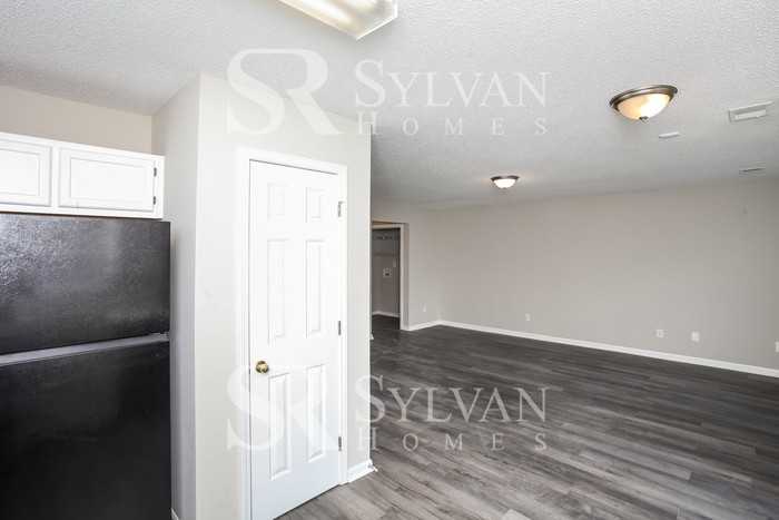 327 Oak Manor Dr - Photo 4 of 15