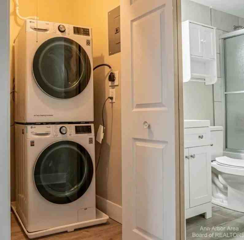 320 Koch - Photo 3 of 10