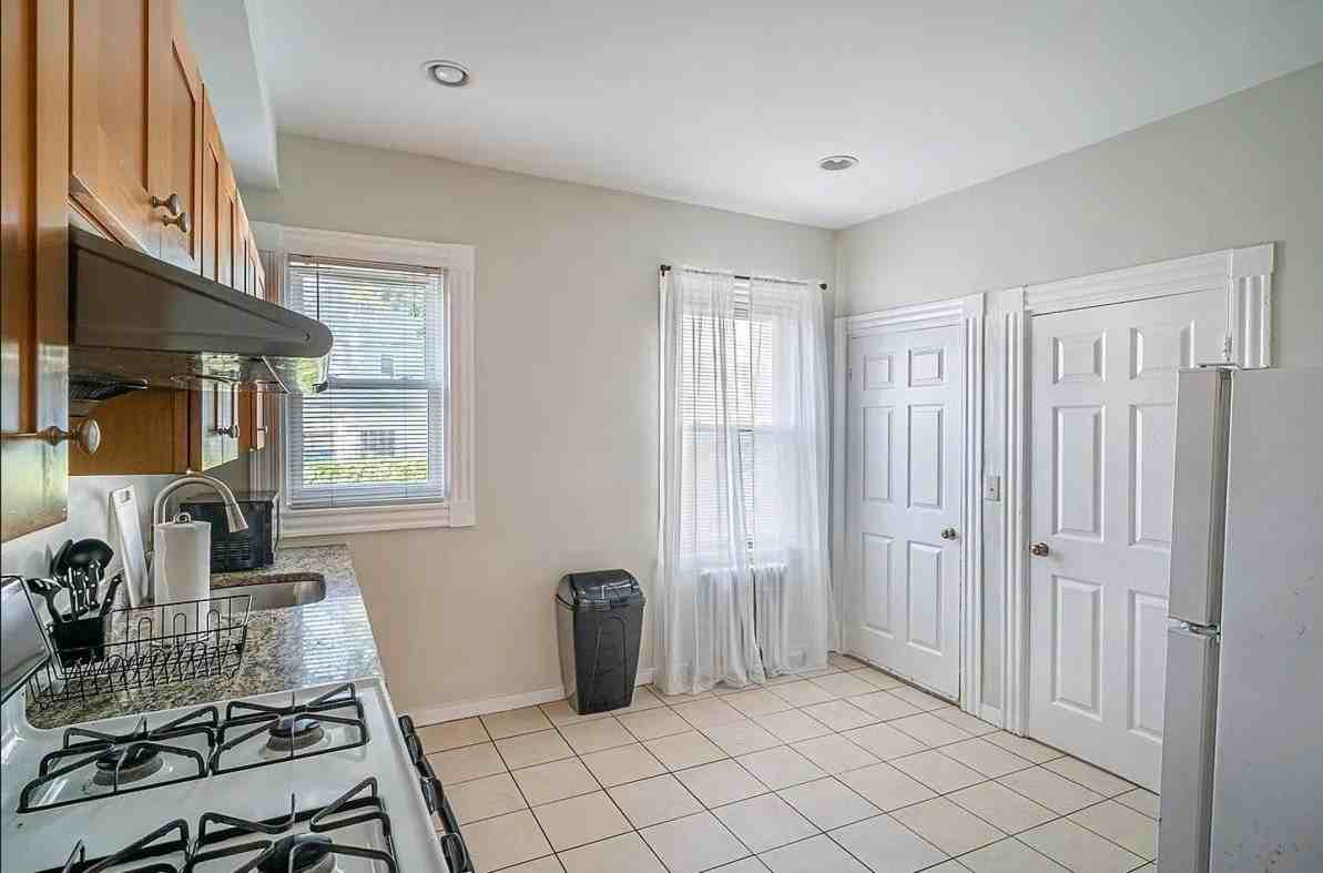 6 Haskell St #6 - Photo 5 of 11