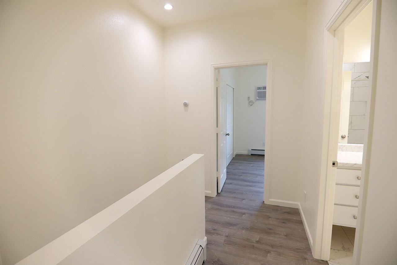 Bernard 435 - Photo 2 of 22