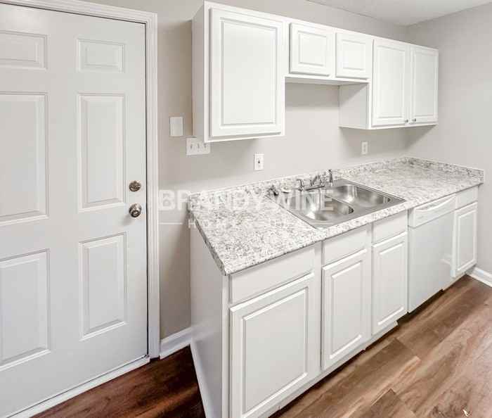 7250 Oakley Ct - Photo 7 of 24