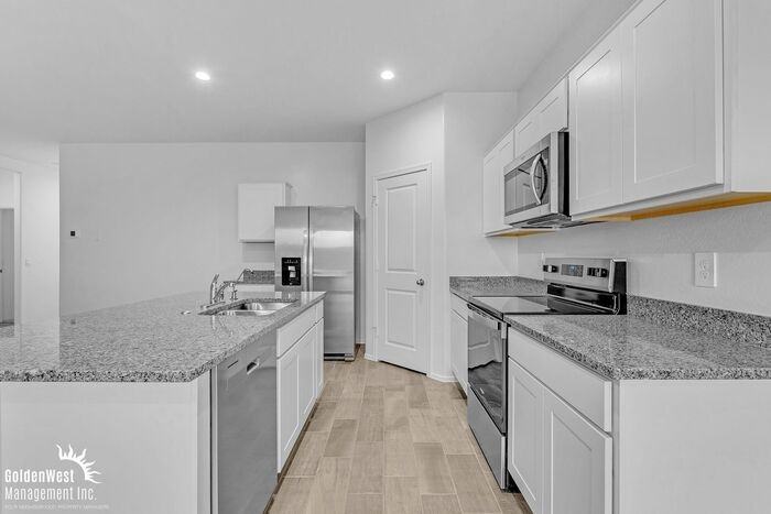 1343 W Hess Ave - Photo 7 of 24