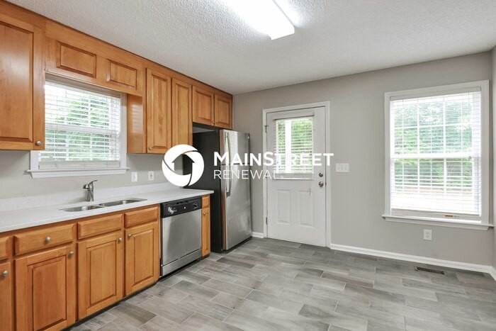 1100 Curtiss Dr - Photo 7 of 18