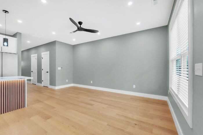 610 N Shamrock Ave #A - Photo 4 of 28