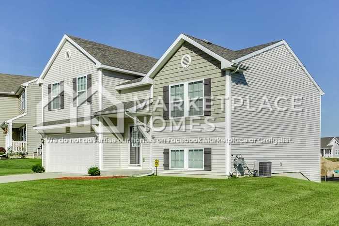 4722 Torrington Dr Se - Photo 4 of 28