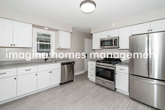 3409 Kyle Avenue North - Photo 5 of 15