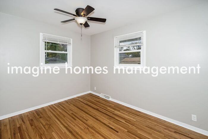 3409 Kyle Avenue North - Photo 7 of 15