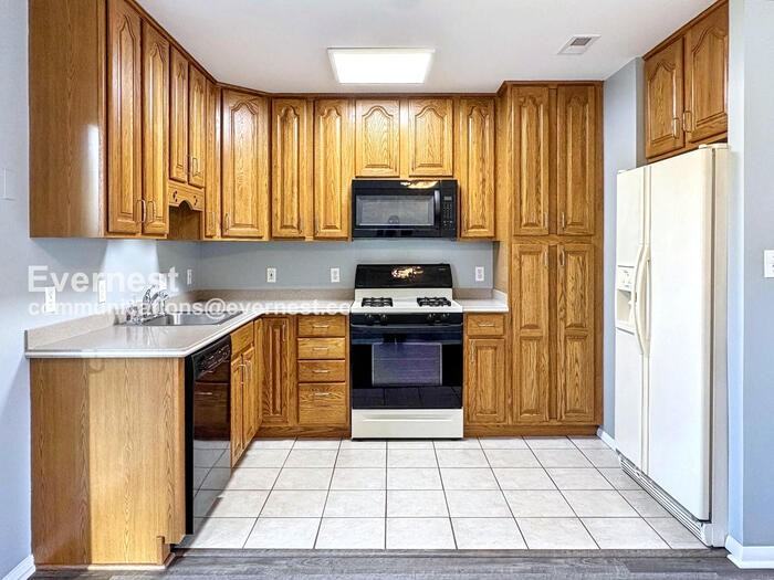 123 Thomas Rd - Photo 5 of 29