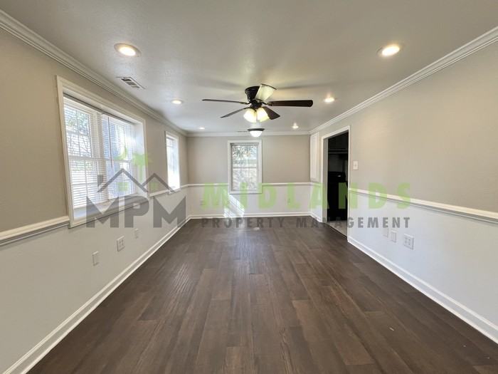 472 Coleman Ave - Photo 3 of 28