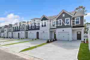 featured image of 11 Southport Cir