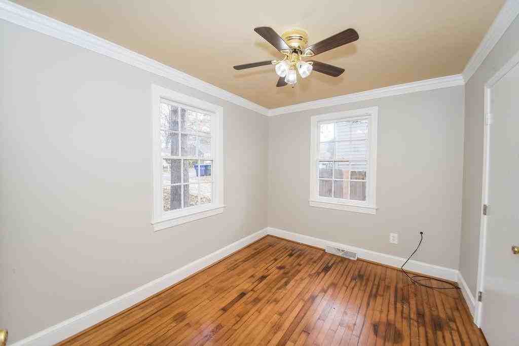 153 Pleasant Ridge Avenue - Photo 7 of 11