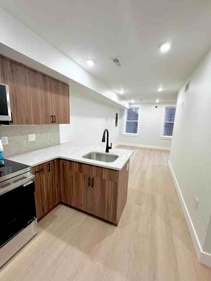 118 E Huntingdon St - Photo 7 of 10