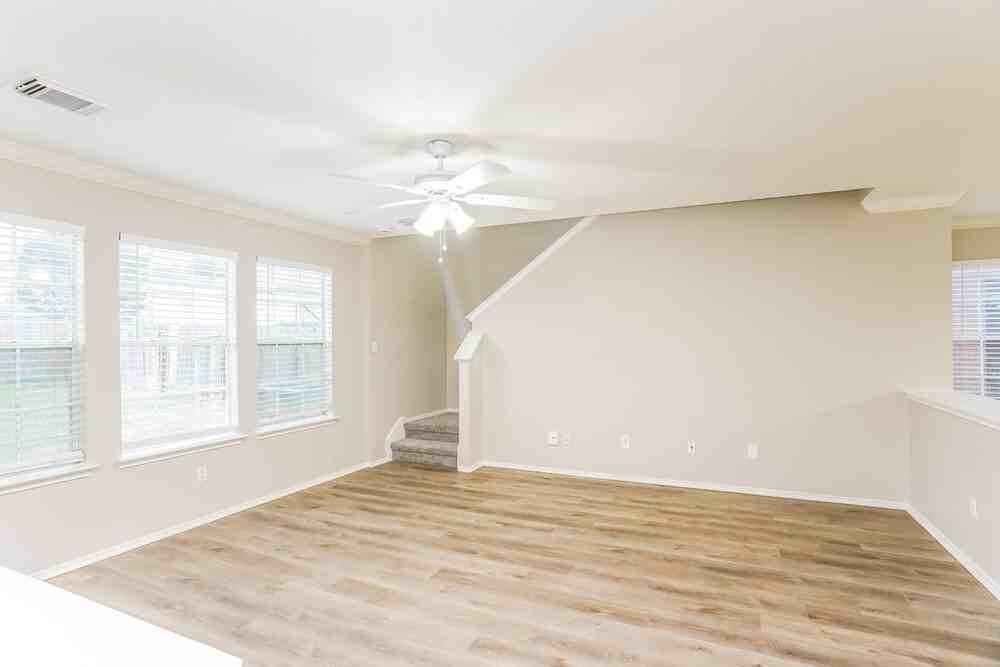 5827 Clerkenwell Drive - Photo 5 of 17