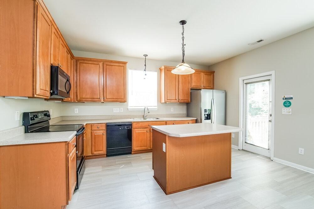 360 Stobhill Ln - Photo 6 of 18