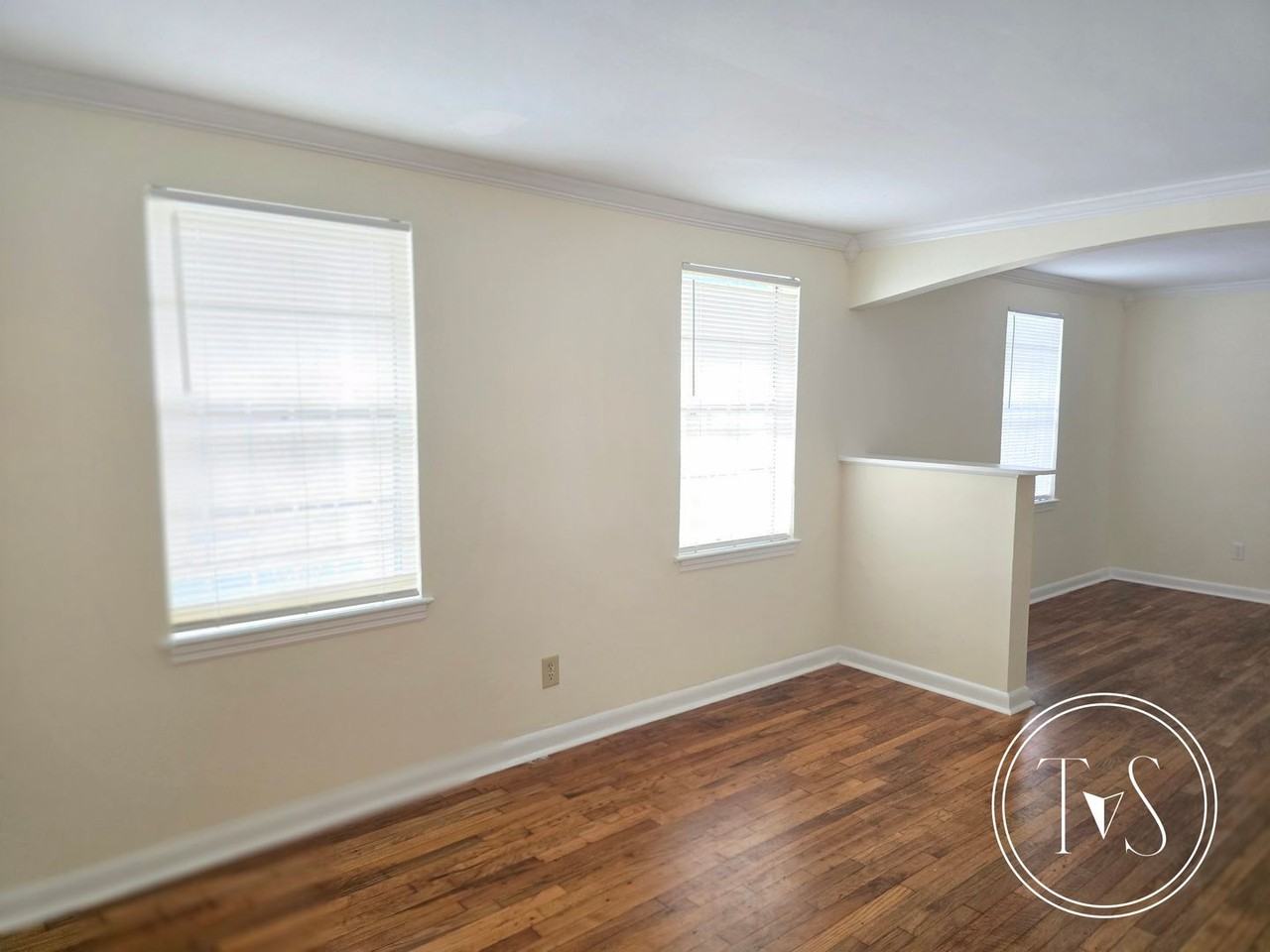 816 W 48th St - Photo 5 of 19