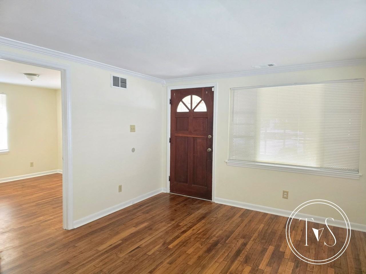 816 W 48th St - Photo 7 of 19