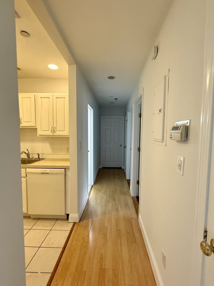 111 W 8th St #1Q - Photo 4 of 18