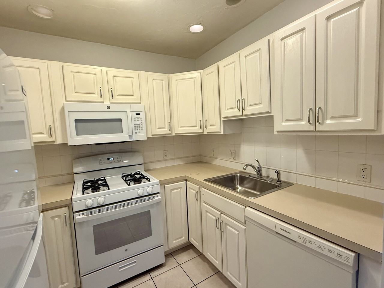 111 W 8th St #1Q - Photo 5 of 18