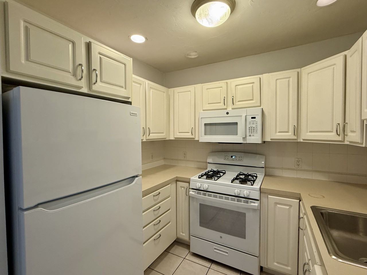 111 W 8th St #1Q - Photo 7 of 18