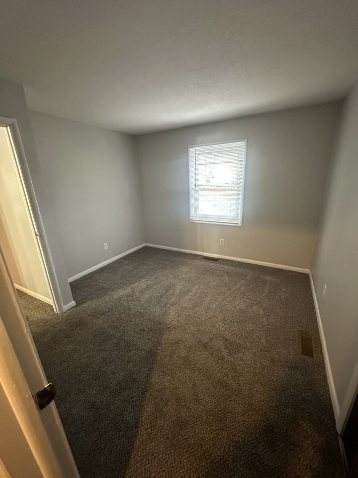 715 E 12th St #J - Photo 2 of 10