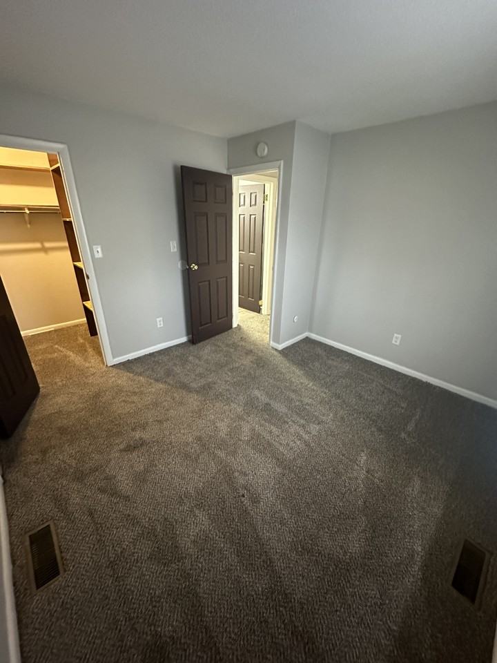 715 E 12th St #J - Photo 7 of 10