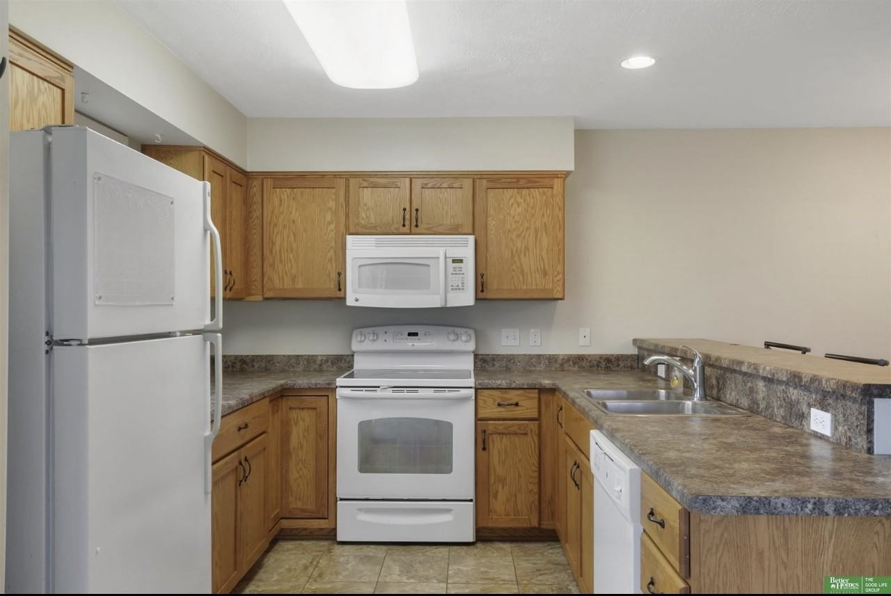 2510 N 42nd St #2510 - Photo 3 of 13