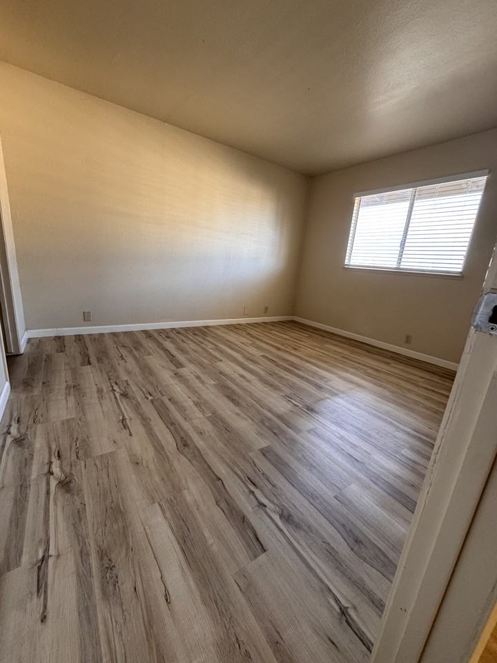 556 N Lincoln Ave #12 - Photo 5 of 8